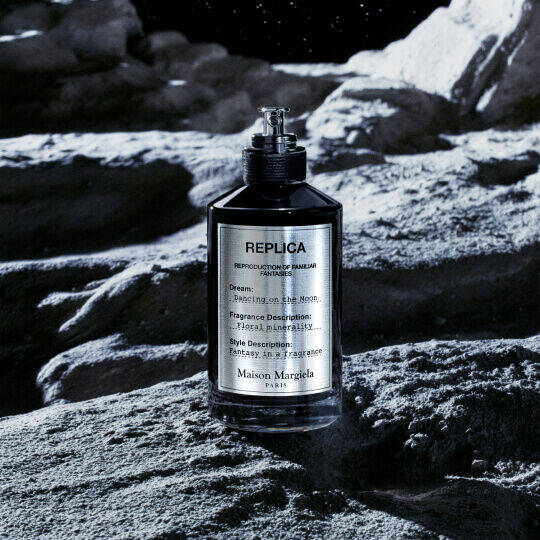 Replica Moon